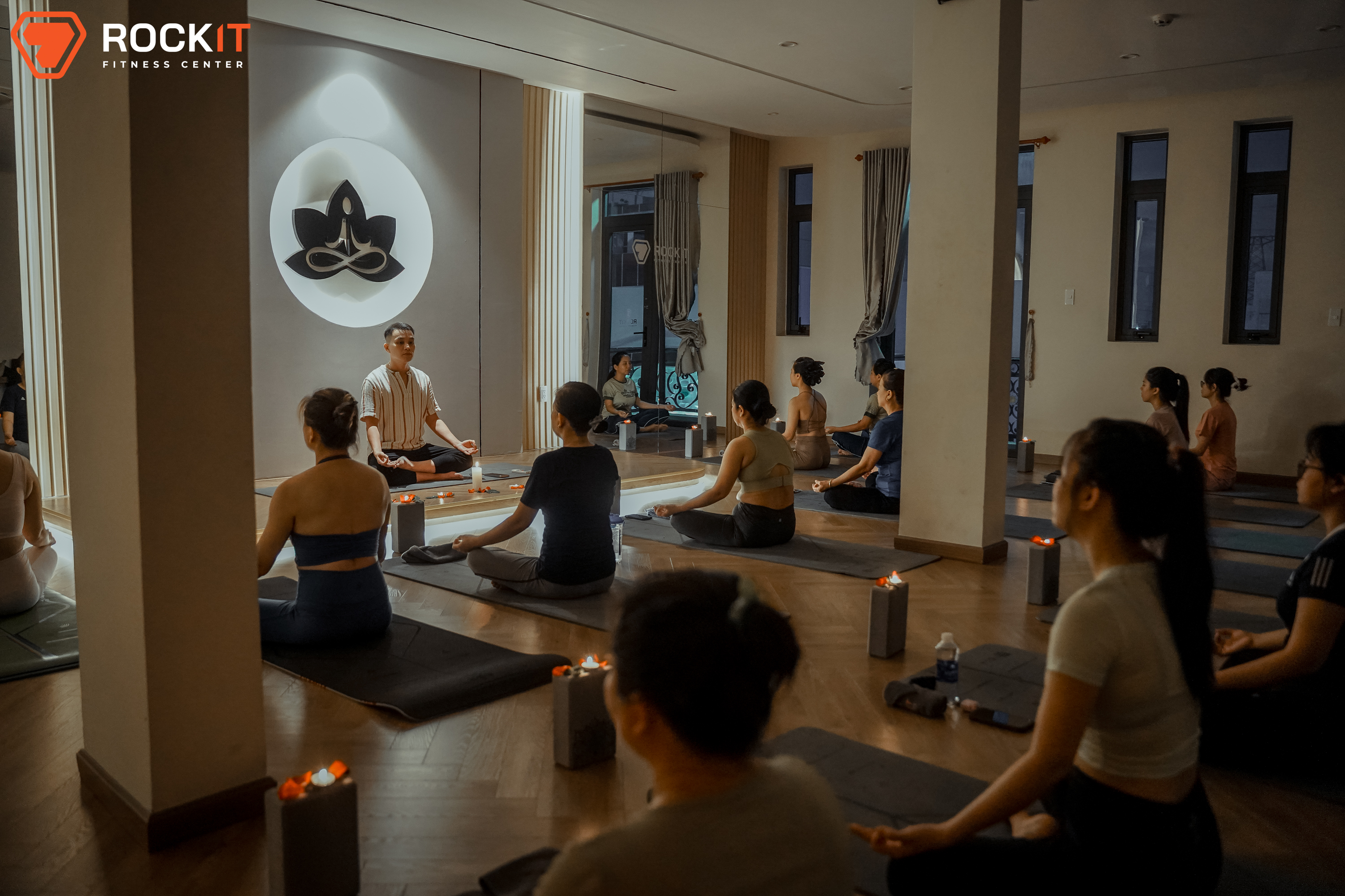 -yoga-thien-nen-trataka-–-giot-nuoc-mat-cua-su-giai-thoat