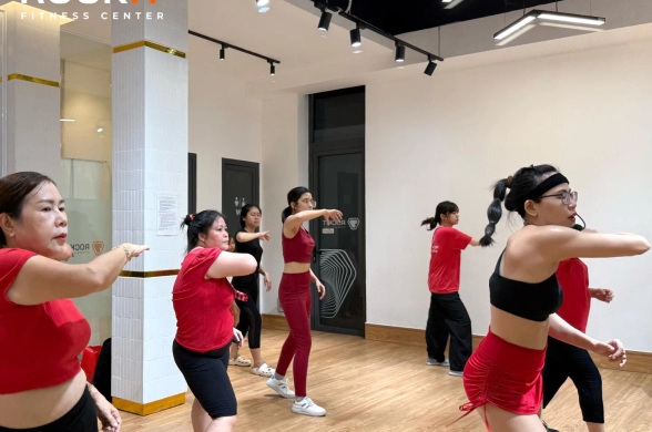 aerobics-nhip-dieu-soi-dong-than-hinh-san-chac