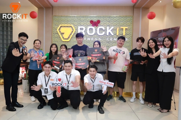 khoanh-khac-dang-nho-trong-dem-sinh-nhat-rock-it-nguyen-son