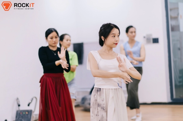 mua-co-trang-nghe-thuat-giao-thoa-giua-suc-khoe-va-net-dep-co-dien