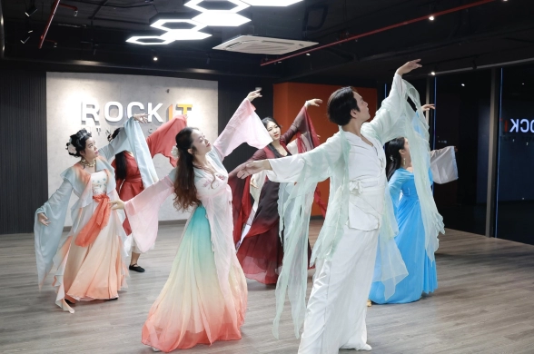 khoa-hoc-mua-co-trang-tai-rock-it