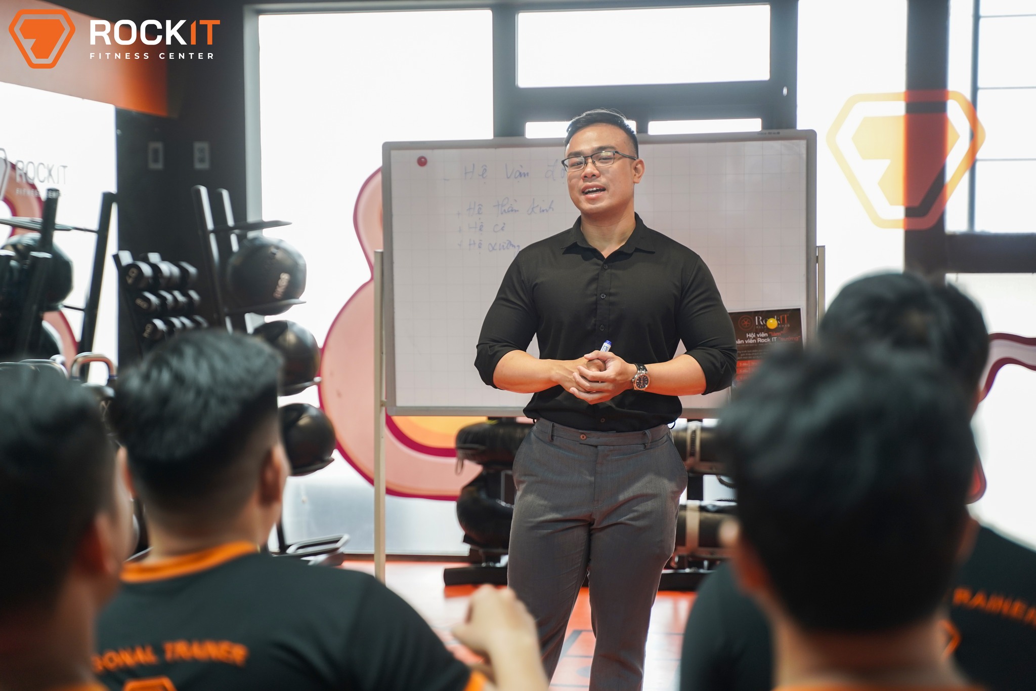 dao-tao-nhan-su-tai-rock-it-fitness-center-luon-duoc-uu-tien-hang-dau