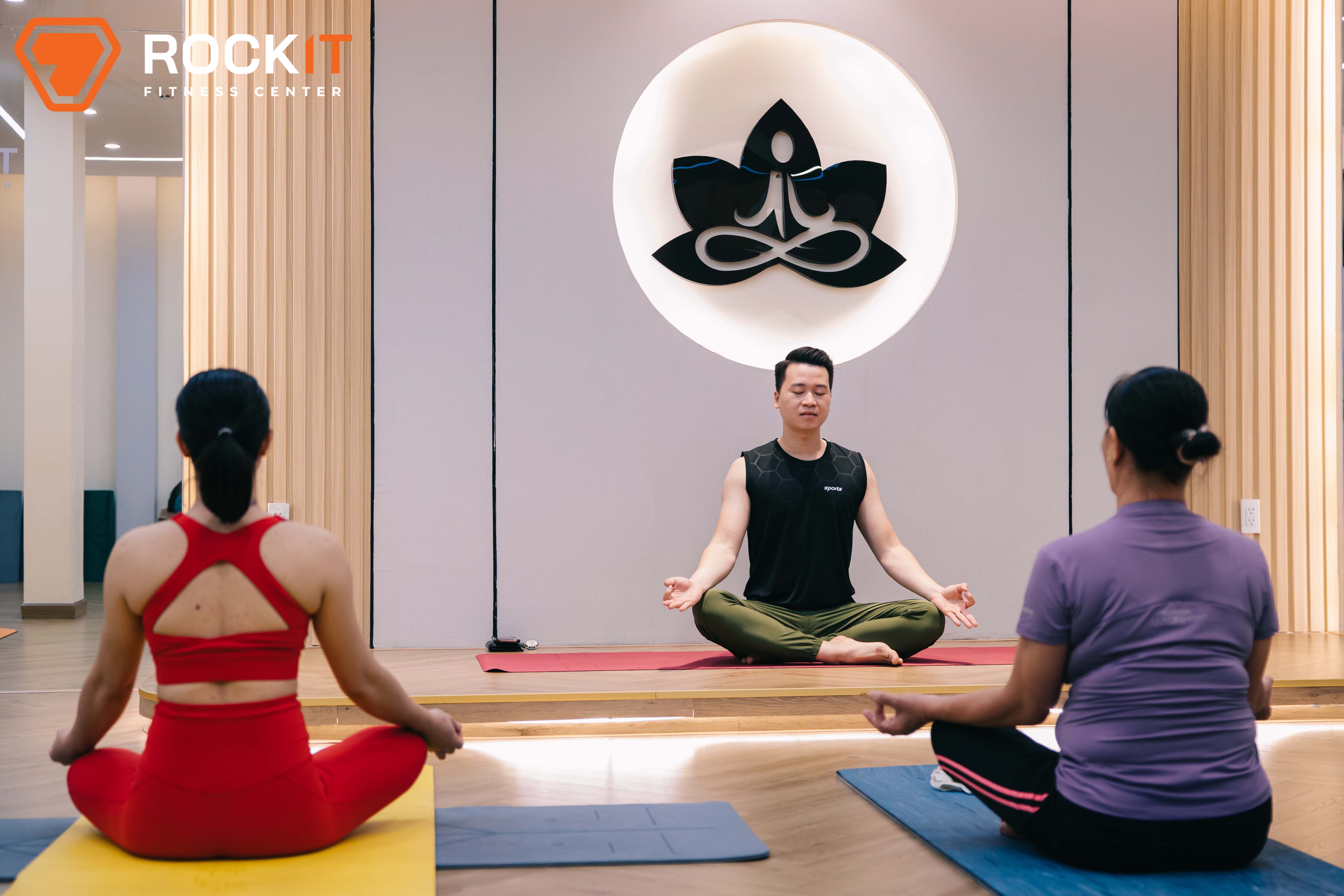 yoga-hanh-trinh-an-yen-cung-rock-it