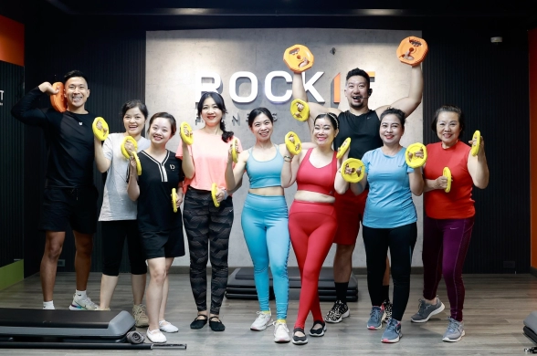 dot-chay-nang-luong-danh-tan-mo-thua-cung-rock-burn